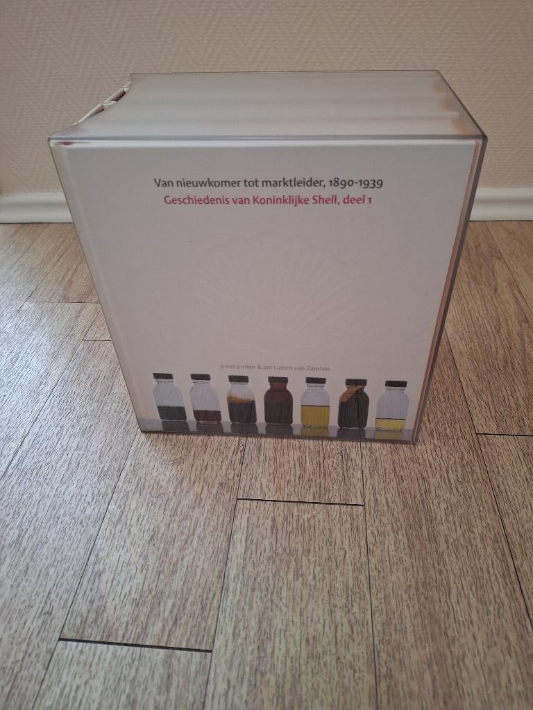 Boekenset in houder: Geschiedenis van de Koninklijke Shell, Ophalen of Verzenden, Nieuw, Overige gebieden