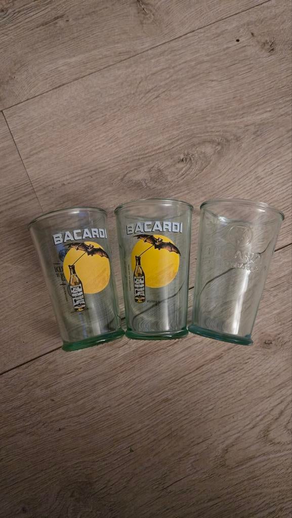 Bacardi glazen 3 stuks, Ophalen of Verzenden, Zo goed als nieuw, Borrel- of Shotglas