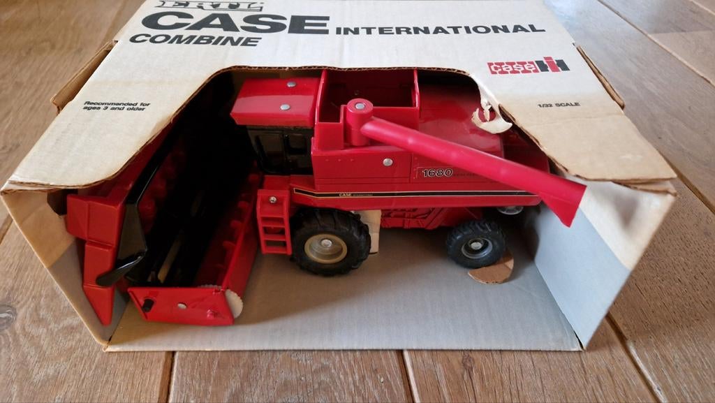 CASE International Combine schaal 1/32; merk Ertl; nieuw, Hobby en Vrije tijd, Modelauto's | 1:32, Ophalen of Verzenden, Nieuw