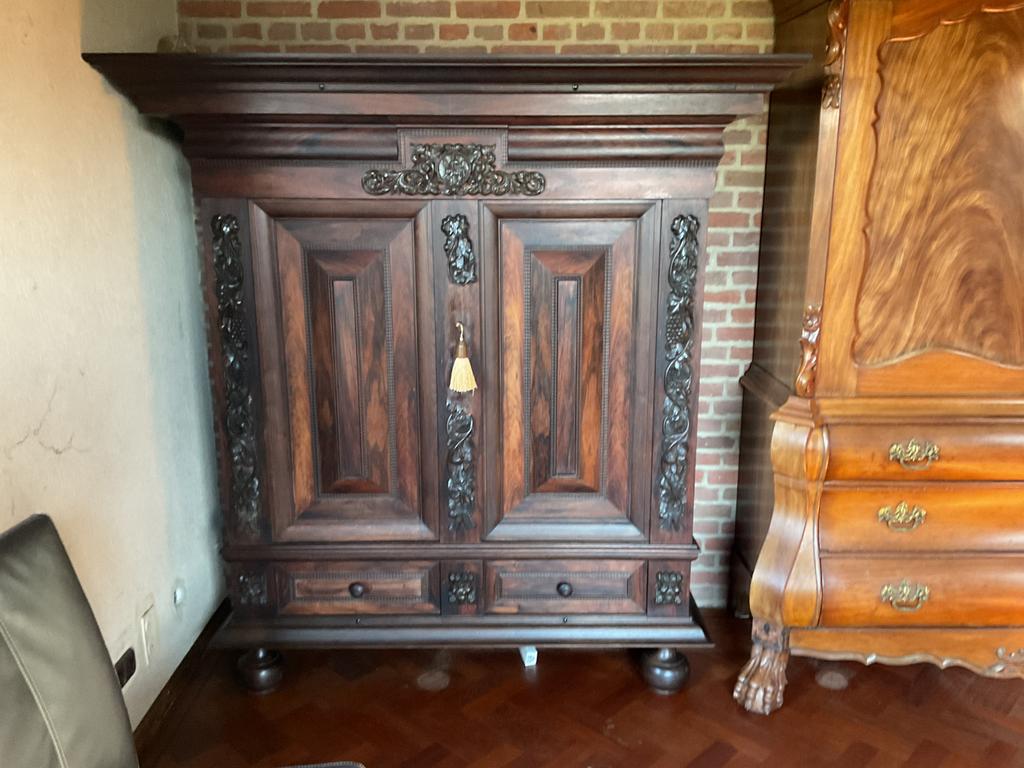 Een antieke kast, Ophalen of Verzenden