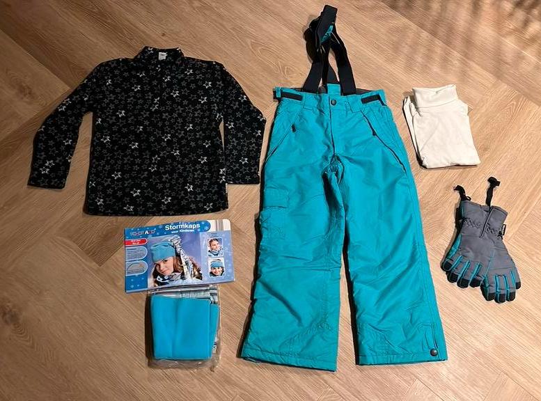 Ski set ski broek 122 128 blauw pully 128 zwart  Quechua, Overige merken, 100 tot 140 cm, Ophalen of Verzenden, Zo goed als nieuw