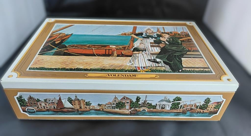 Koekblik Enhuizer banket, Volendam, Verzamelen, Blikken, Ophalen of Verzenden, Gebruikt, Koek(jes)