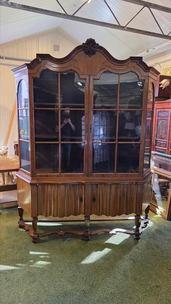 Cuba mahonie 19e eeuws kruispoot vitrine kabinet, Ophalen