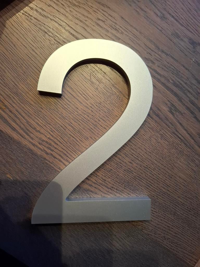 Gloednieuw aluminium huisnummer cijfer 2, Ophalen of Verzenden, Nieuw