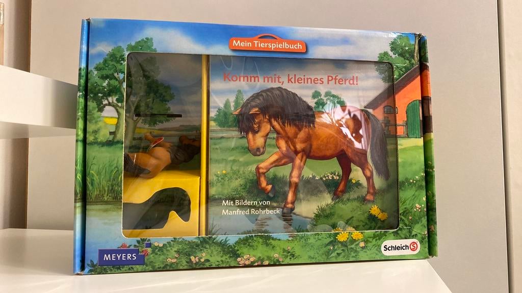 Schleich Boek en Falabella Merrie ~ 70611, Ophalen of Verzenden, Zo goed als nieuw, Paard, Beeldje of Figuurtje