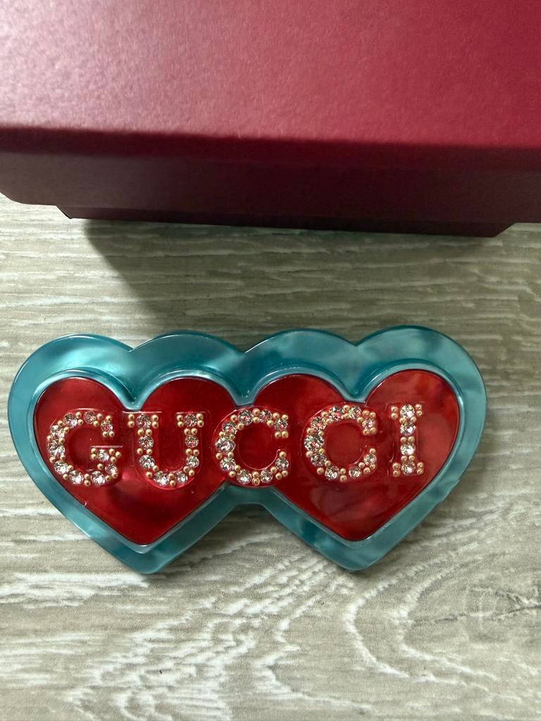 Gucci Hart Broche met Strass, Sieraden, Tassen en Uiterlijk, Broches, Overige materialen, 4 tot 7 cm, Ophalen of Verzenden, Zo goed als nieuw
