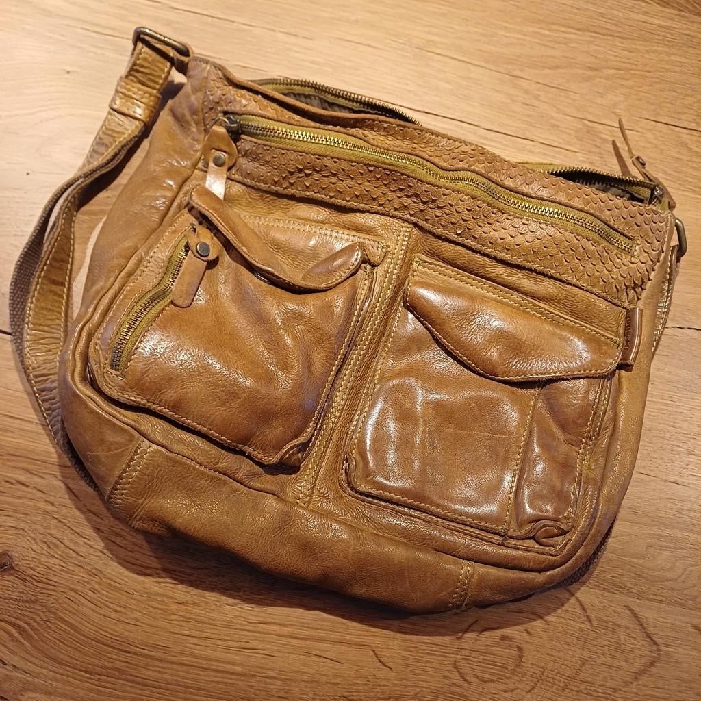 Bruine leren schoudertas van WOU WOU., Ophalen of Verzenden