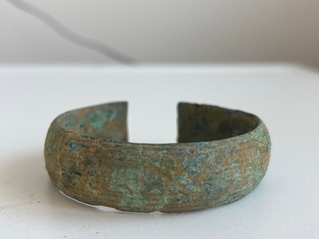 Antieke Bronzen Armband - Dong Son Cultuur (Bronstijd), Ophalen of Verzenden, Gebruikt, Bruin, Overige materialen