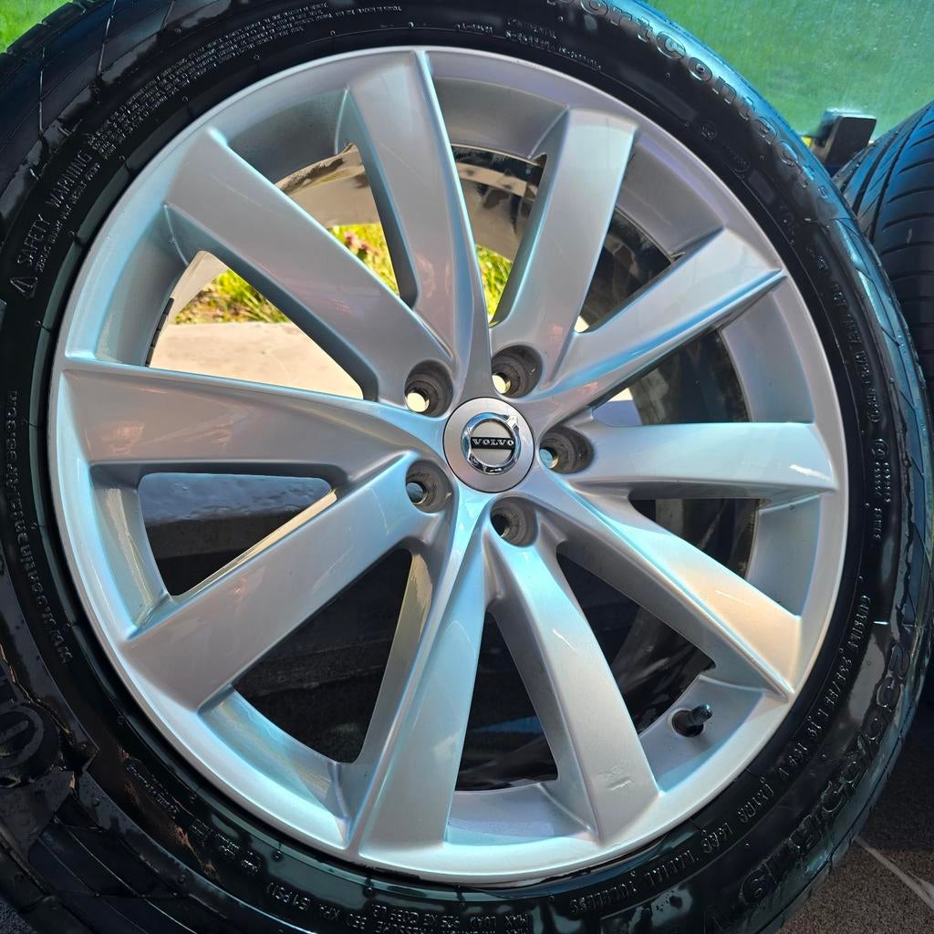 Origineel Volvo XC90 winterset 235-55-19  105V, Auto-onderdelen, Banden en Velgen, Dewielbasis@outlook.com, Zenderstraat 26 Almere