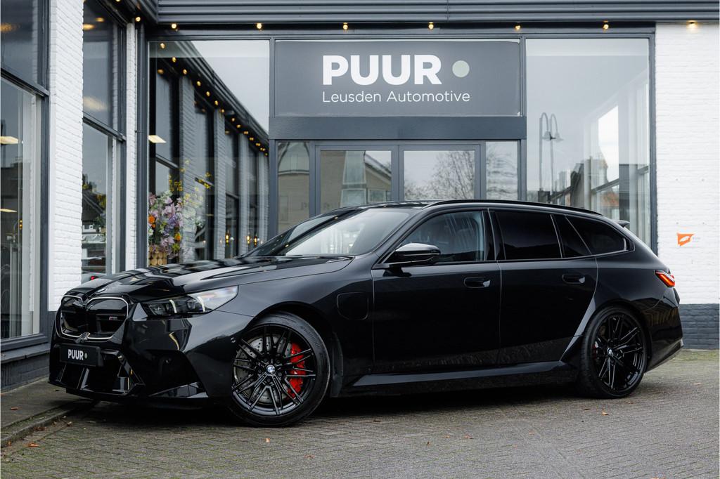 BMW M5 Touring 4.4 V8 xDrive M-Drivers Pack Pano - Bowers& W, Auto's, BMW, Automaat, Gebruikt, Overige brandstoffen, Zwart