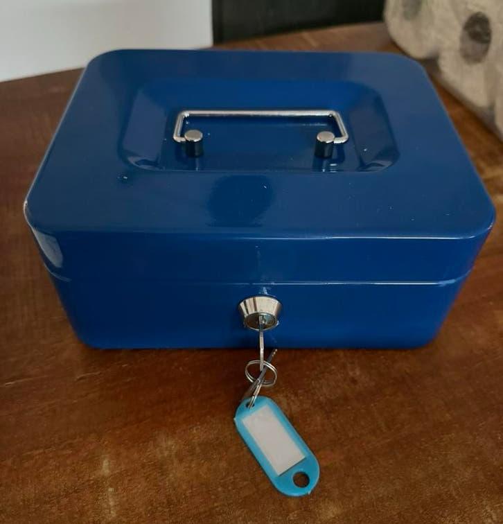 Geld kistje blauw, Ophalen, Zo goed als nieuw, Metaal of Blik, Overige thema's