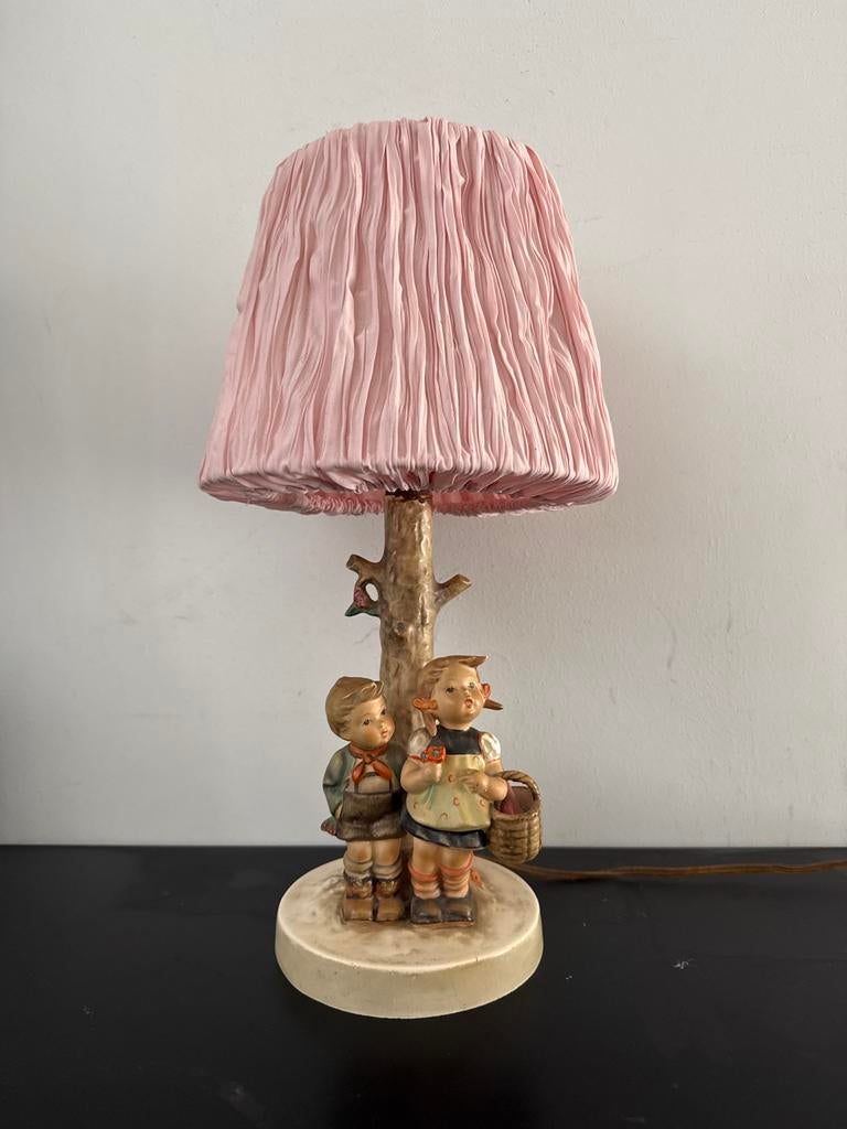 Vintage Hummel schemerlamp met kinderfiguren en roze kap, Ophalen of Verzenden
