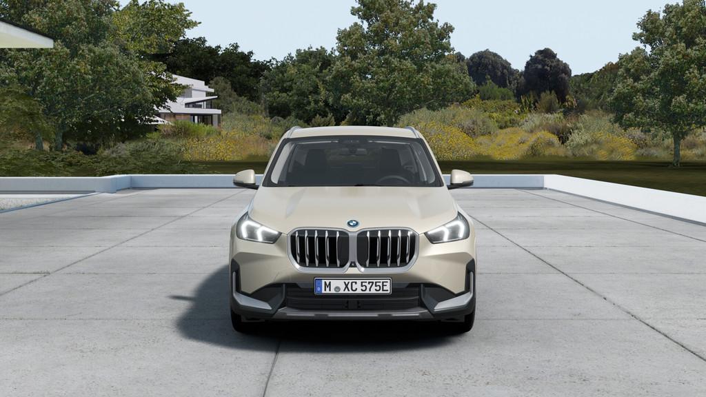 BMW X1 xDrive25e xLine Automaat / Trekhaak / Sportstoelen /, Zwart, Bedrijf, Hybride Elektrisch/Benzine, 3 cilinders