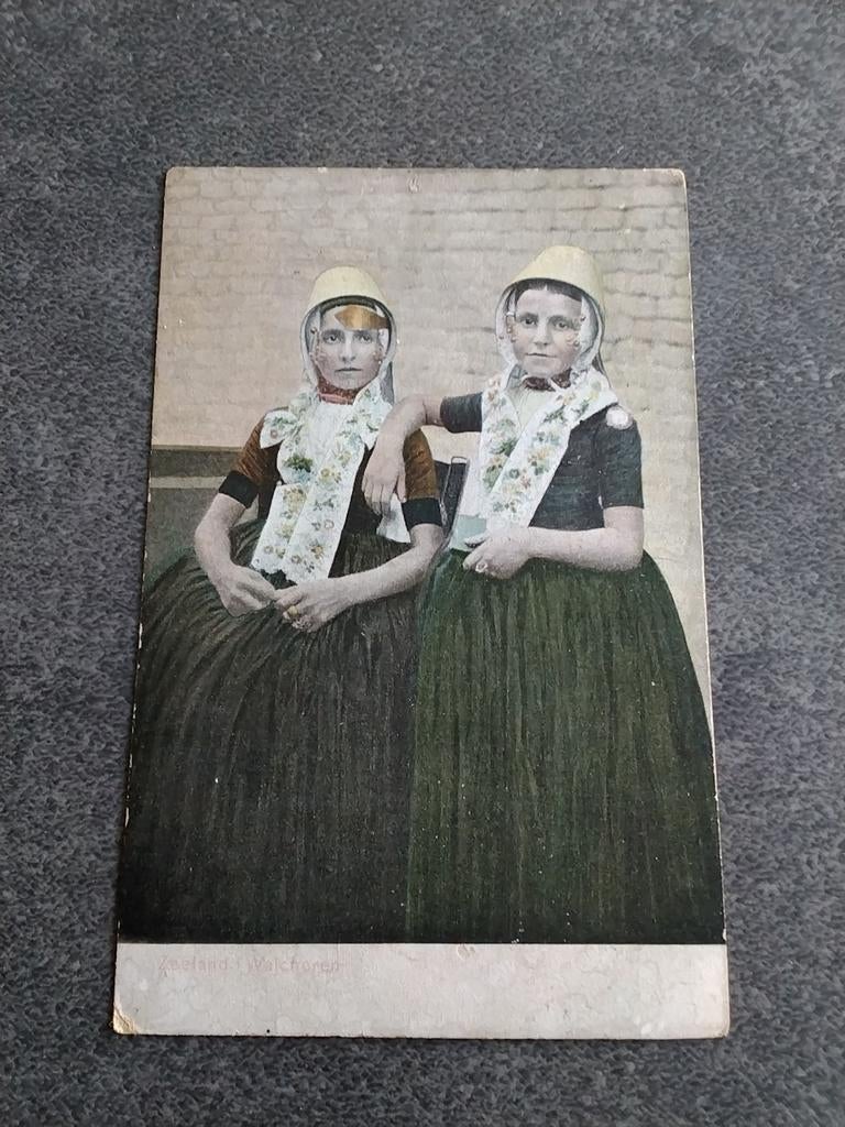 Klederdracht Zeeland Walcheren 2 meisjes ca 1910, Ophalen of Verzenden, Voor 1920, Ongelopen, Klederdracht