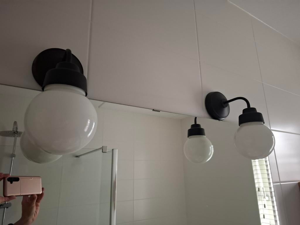 Twee lampjes badkamer, Ophalen of Verzenden