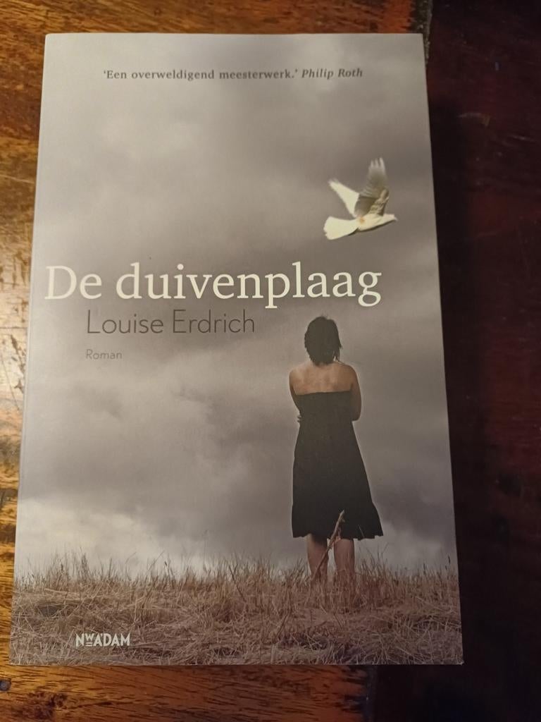 De duivenplaag - Louise Erdrich (Roman), Ophalen of Verzenden, Zo goed als nieuw, Louise Erdrich, Amerika