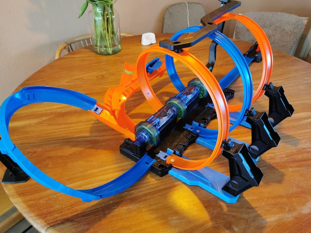 Hot Wheels Spiraal Crash baanset, Kinderen en Baby's, Speelgoed | Racebanen, Ophalen, Met looping, Racebaan, Gebruikt