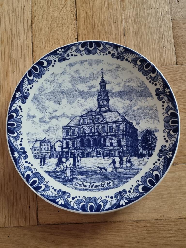 Delfts blauw bord Stadhuis Maastricht 23cm, Ophalen of Verzenden