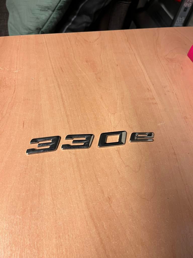 Te koop 330 e sticker achterklep origineel Bmw, Auto diversen, Autostickers, Ophalen of Verzenden