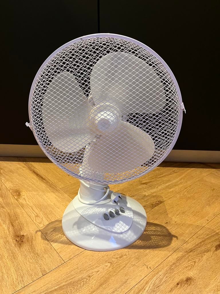 Tafel ventilator 30 cm, Witgoed en Apparatuur, Ventilatoren, Ophalen of Verzenden, Zo goed als nieuw, Tafelventilator