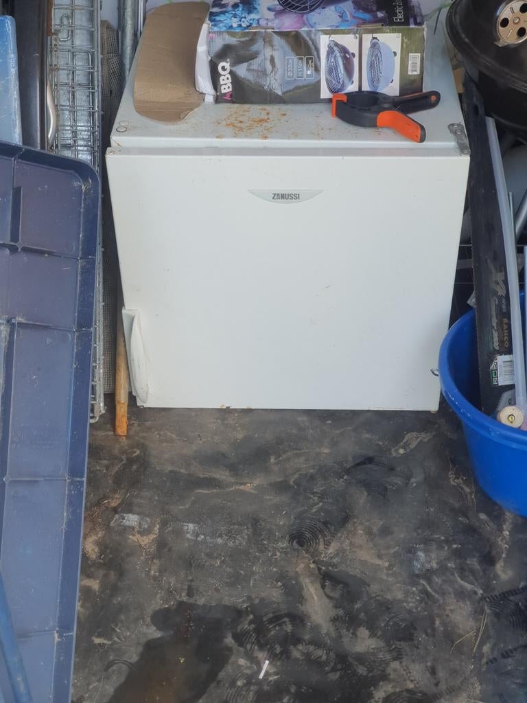 Camping koelkastje met klein vriesvakje, Ophalen of Verzenden, Gebruikt, Minder dan 60 cm, Minder dan 85 cm