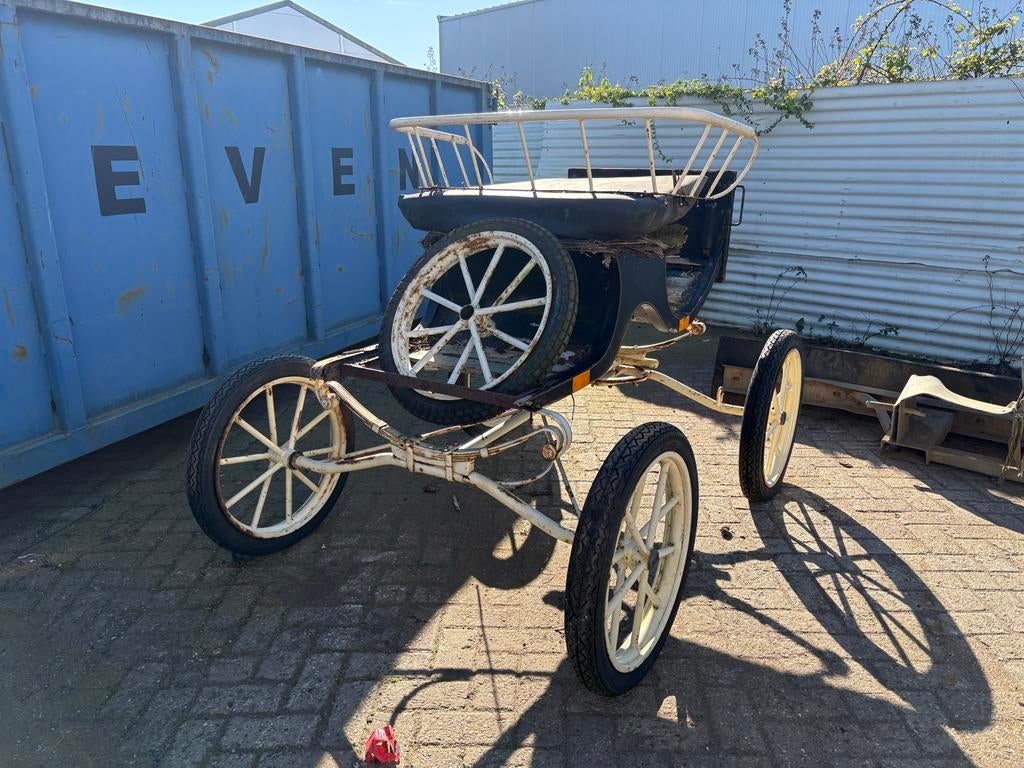 Antiek paardenkoets/dogcart , rijtuigkar voor restauratie, Ophalen