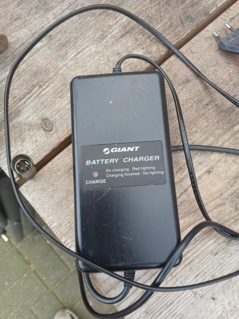 Giant acculader, Fietsen en Brommers, Fietsaccessoires | Fietscomputers, Ophalen of Verzenden