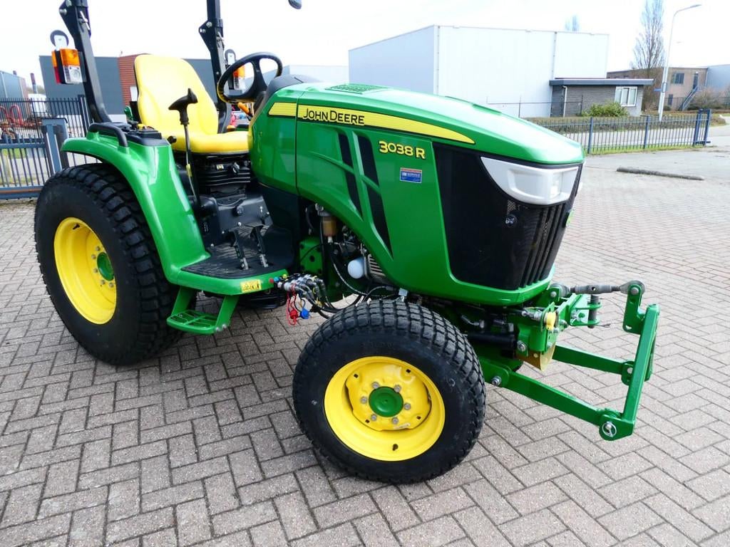 John Deere 3038R 4wd HST / 01236 Draaiuren / Full Options, John Deere, Gebruikt, De Maalstroom 3
8255 RN  Swifterbant, Mathijs Merkelijn