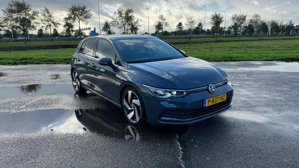 Volkswagen Golf 1.5 Etsi 150pk IQ light HUD massagestoel, Stof, 4 cilinders, 690 kg, Dealer onderhouden