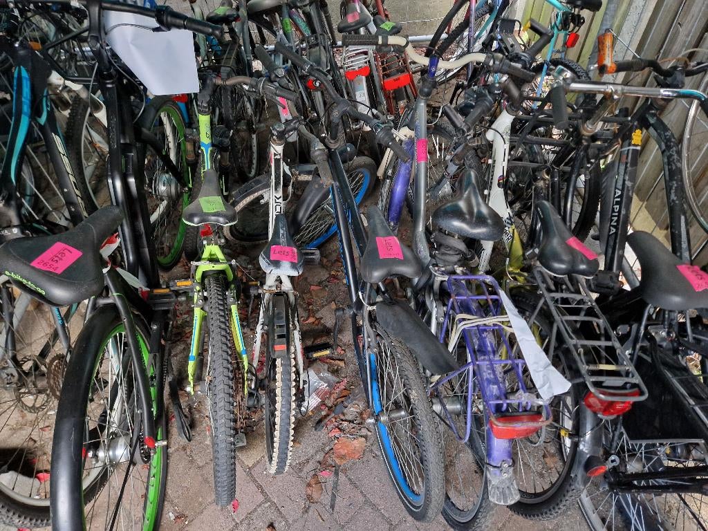 Partij ongerepareerde mix kinder- en volwassen fietsen, Ophalen, Gebruikt, 26 inch of meer