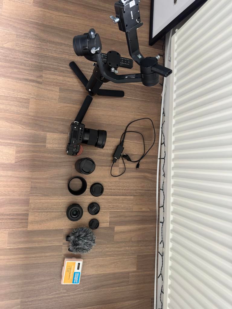 Sony ZV-E10 Kit met 2 lenzen, filters, cage en DJI Ronin S, Nieuw, Ophalen of Verzenden, Sony, 24 Megapixel