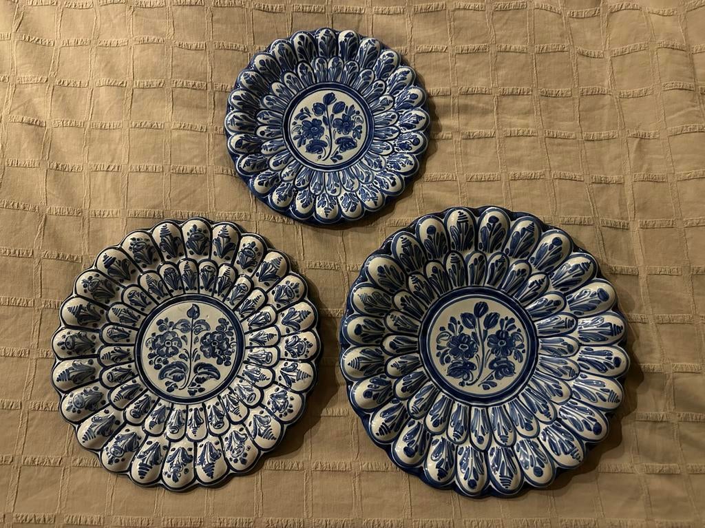 Set van 3 decoratieve Spaanse wandborden, bloemmotief, Antiek en Kunst, Ophalen