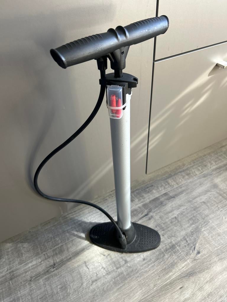 Fietspomp met opzetten, Ophalen of Verzenden, Zo goed als nieuw