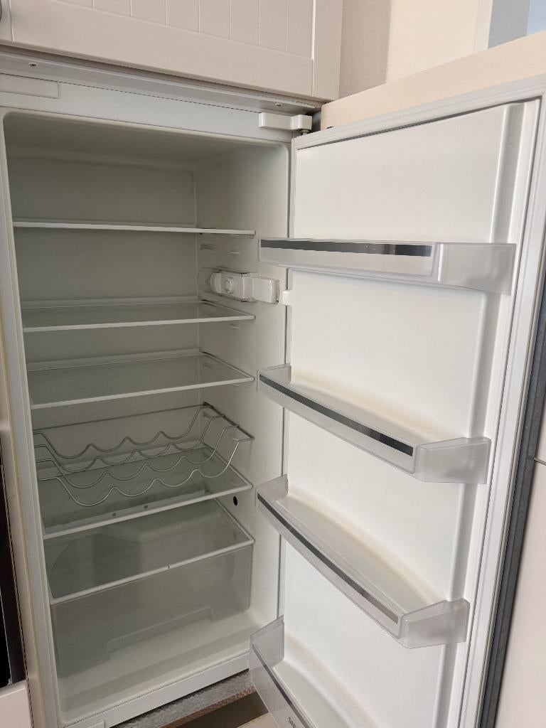 Siemens Inbouw Koelkast KI24RV21FF – 221L–Stil–Goed Werkend, Ophalen, 120 tot 140 cm, 200 liter of meer, 45 tot 60 cm