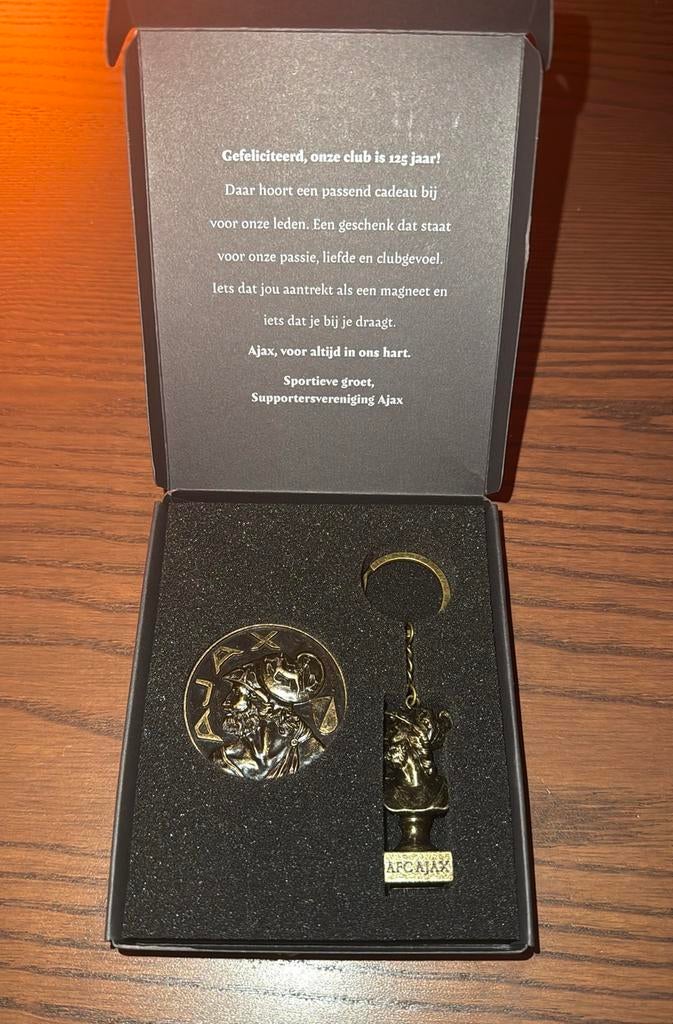 Ajax 125 jaar Magneet en sleutelhanger, Ophalen of Verzenden, Overige materialen