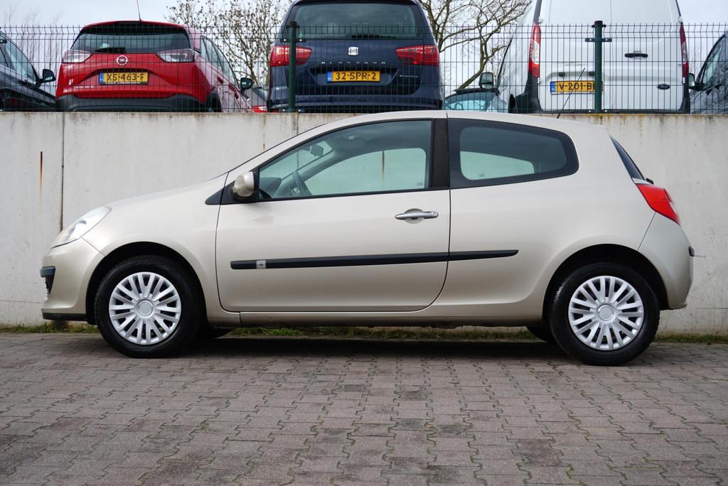 Renault Clio 1.6-16V Dynamique/AUTOMAAT/CLIMA/90564 KM NAP/C, Gebruikt, Zwart, 4 cilinders, Beige