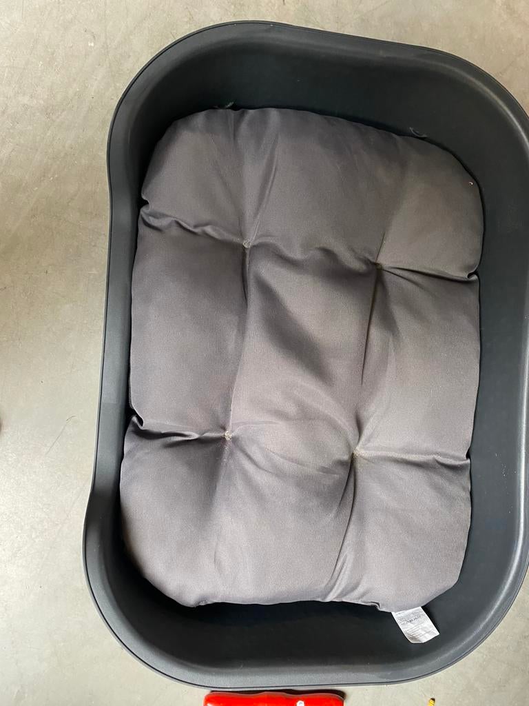 Handenmand met kussen, Ophalen, Zo goed als nieuw, Riet