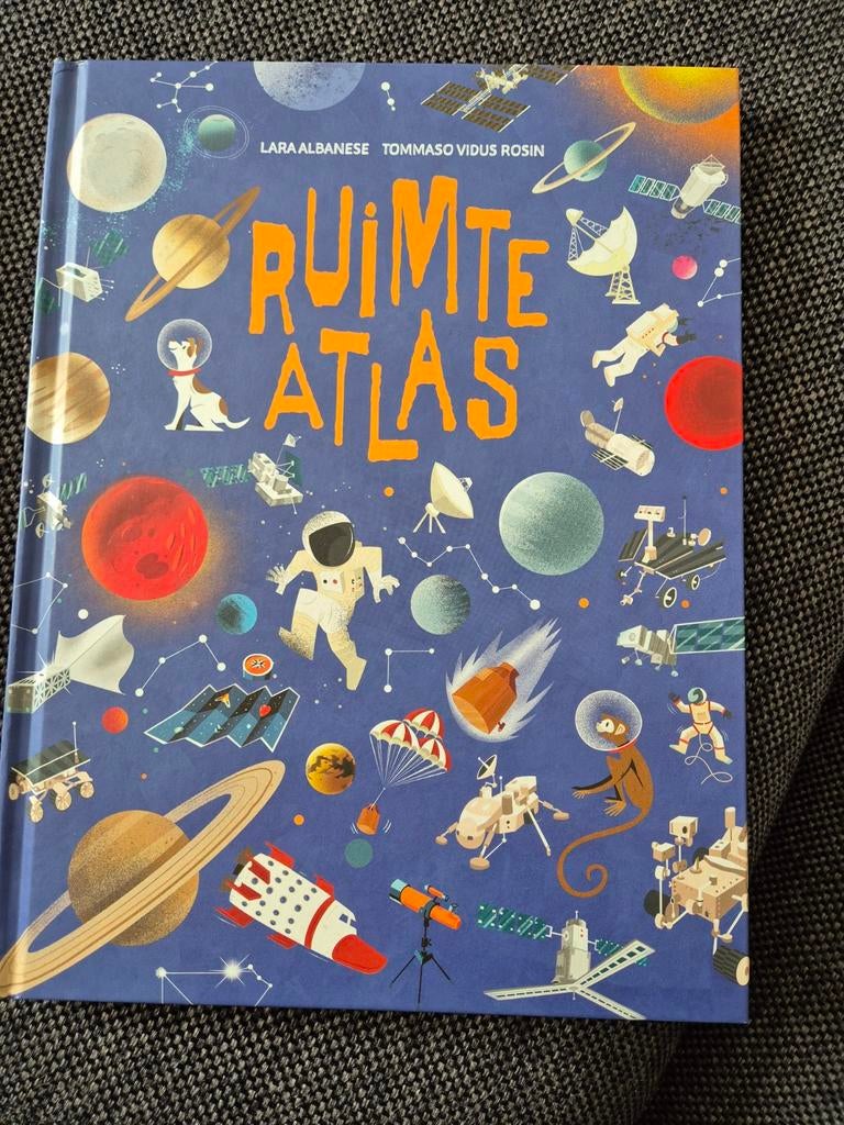 Ruimte Atlas - Lara Albanese & Tommaso Vidus Rosin, Ophalen of Verzenden, Zo goed als nieuw, 2000 tot heden, Overige atlassen