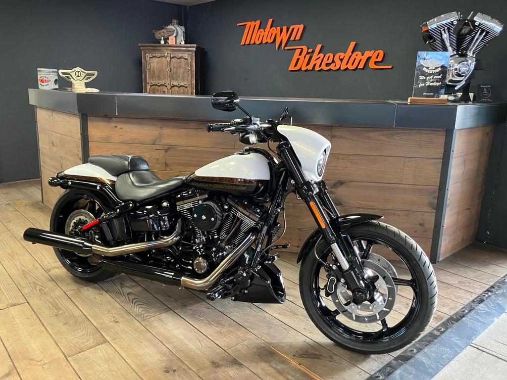 Harley Davidson FXSE Breakout CVO Pro Street 110CI Screamin, 3700 W Juneau Ave
53208  Milwaukee, US, Info@harley-davidson.com