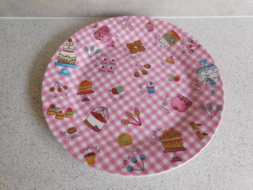 Bord 27 cm. Cup Cake Party by Xenos, Overige materialen, Ophalen of Verzenden, Zo goed als nieuw, Bord(en)