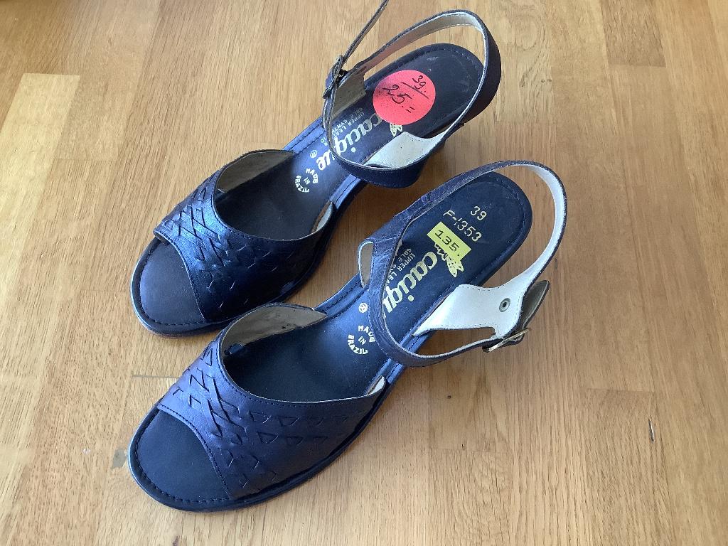 Sandalen echt leer NIEUW., Kleding | Dames, Schoenen, Blauw, Nieuw, Sandalen of Muiltjes, Ophalen of Verzenden