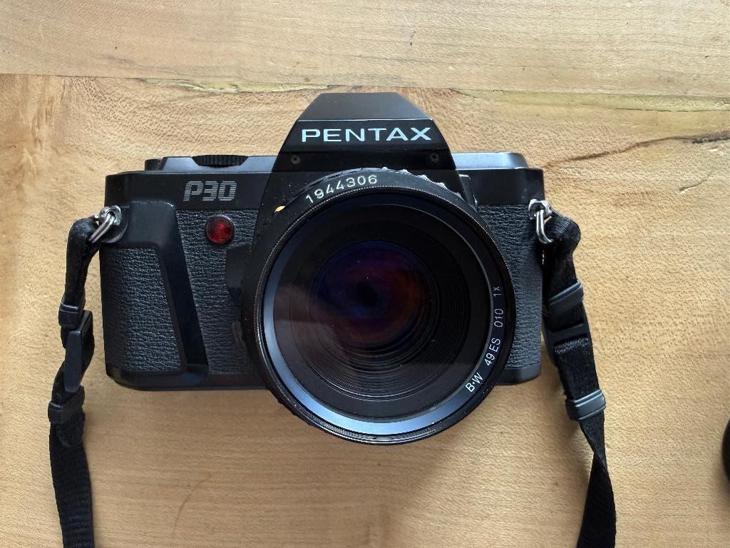 Pentax P30 + 2.0-50mm / 2.8-135mm en 70-210 zoom, Audio, Tv en Foto, Fotocamera's Analoog, Ophalen of Verzenden, Gebruikt, Spiegelreflex