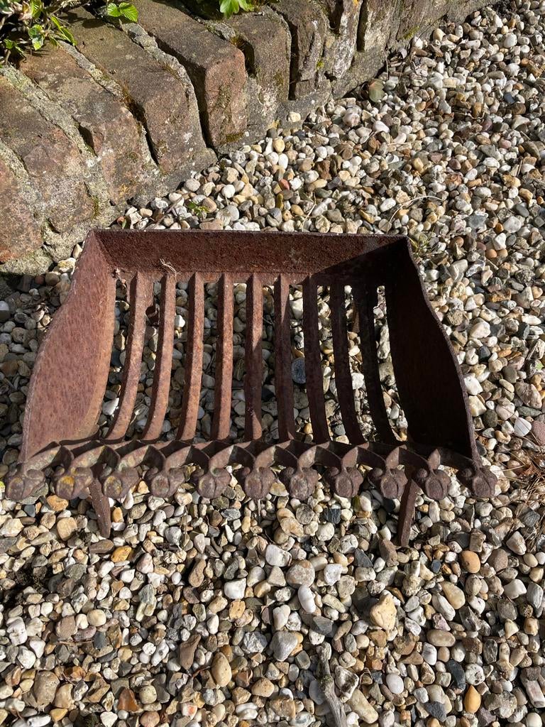 Gietijzeren haardplaat met diverse vuurkorven, Ophalen of Verzenden, Gebruikt, Houthaard