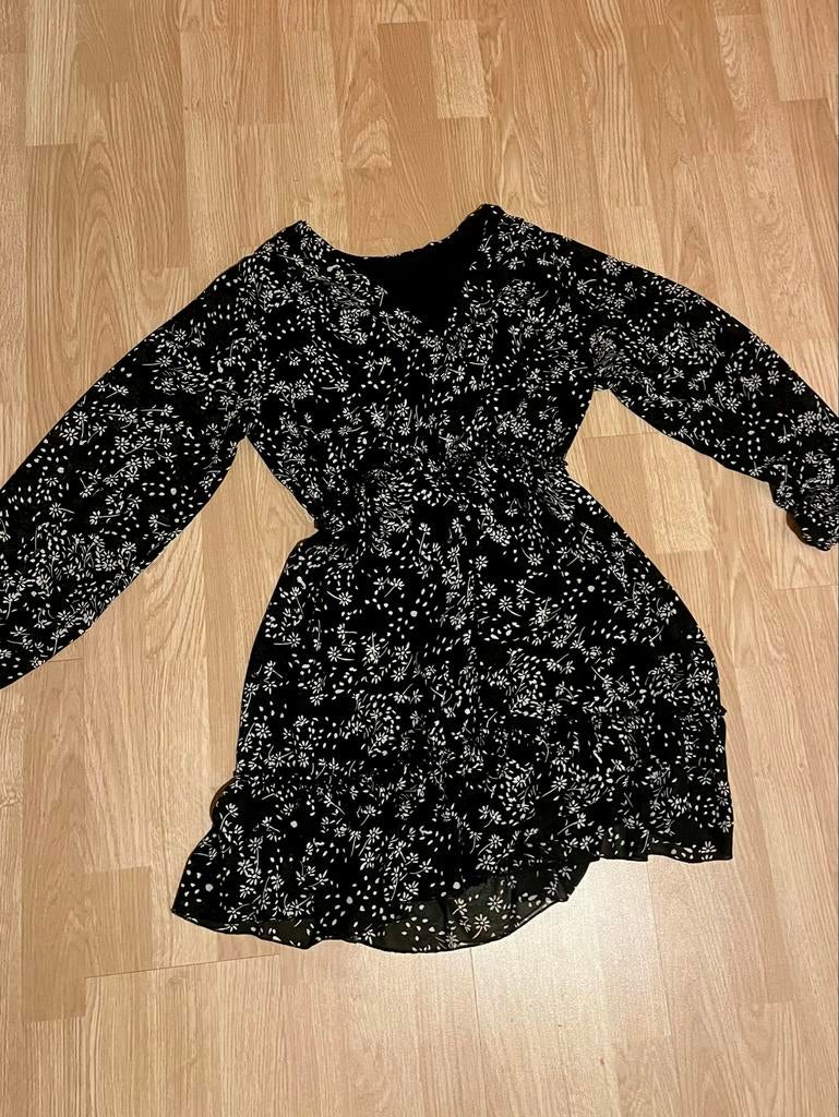 Zwart jurkje met witte bloemetjes, Zwart, Ophalen of Verzenden, Maat 36 (S), Gedragen