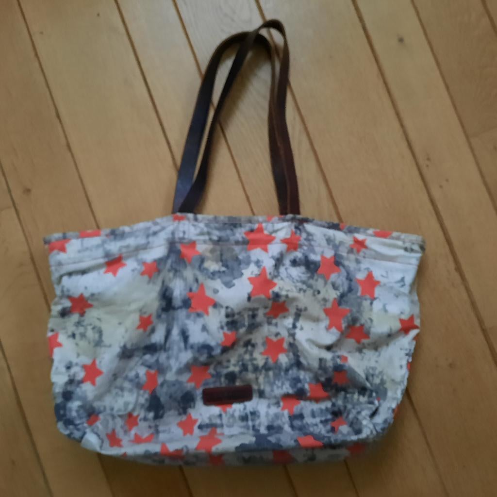 LIEBESKIND tas beige grijs rode sterren, Sieraden, Tassen en Uiterlijk, Tassen | Damestassen, Ophalen of Verzenden, Gebruikt, Beige