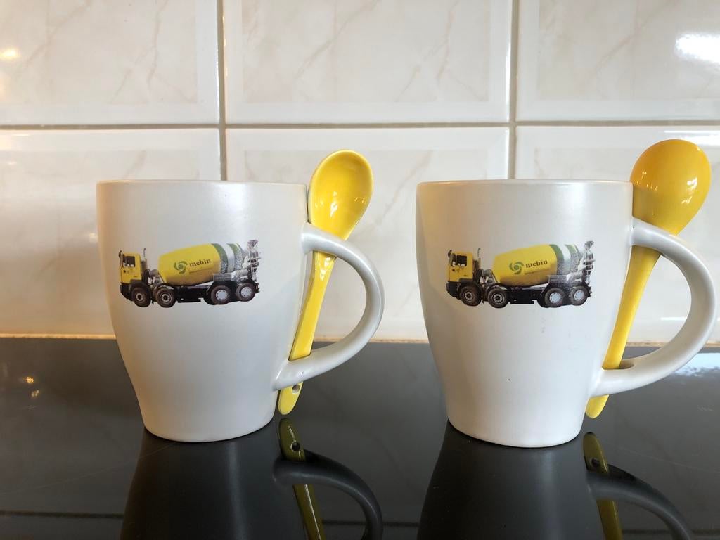 MEBIN 2 nieuwe chocolade mokken met bij passende lepel, Ophalen of Verzenden, Zo goed als nieuw, Gebruiksvoorwerp