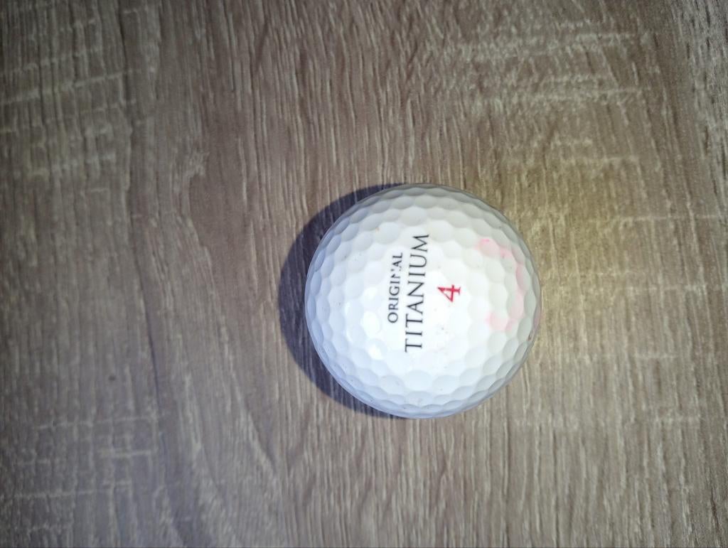 Witte titanium 4 golfbal van wilson, Ophalen of Verzenden, Gebruikt, Bal(len), Overige merken