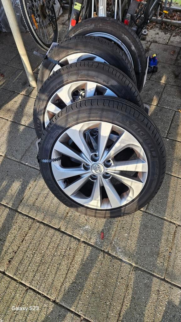 Toyota Auris 225/45 R17 velgen met Michelin zomerbanden, Auto-onderdelen, Banden en Velgen, Gebruikt, Banden en Velgen, 17 inch