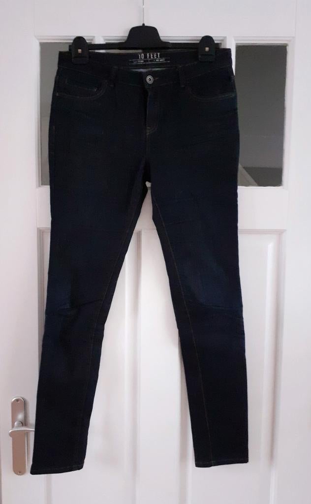 10 Feet donkerblauwe jeans in nieuwstaat maat 28, Kleding | Dames, Blauw, 10 Feet, Ophalen of Verzenden, Zo goed als nieuw