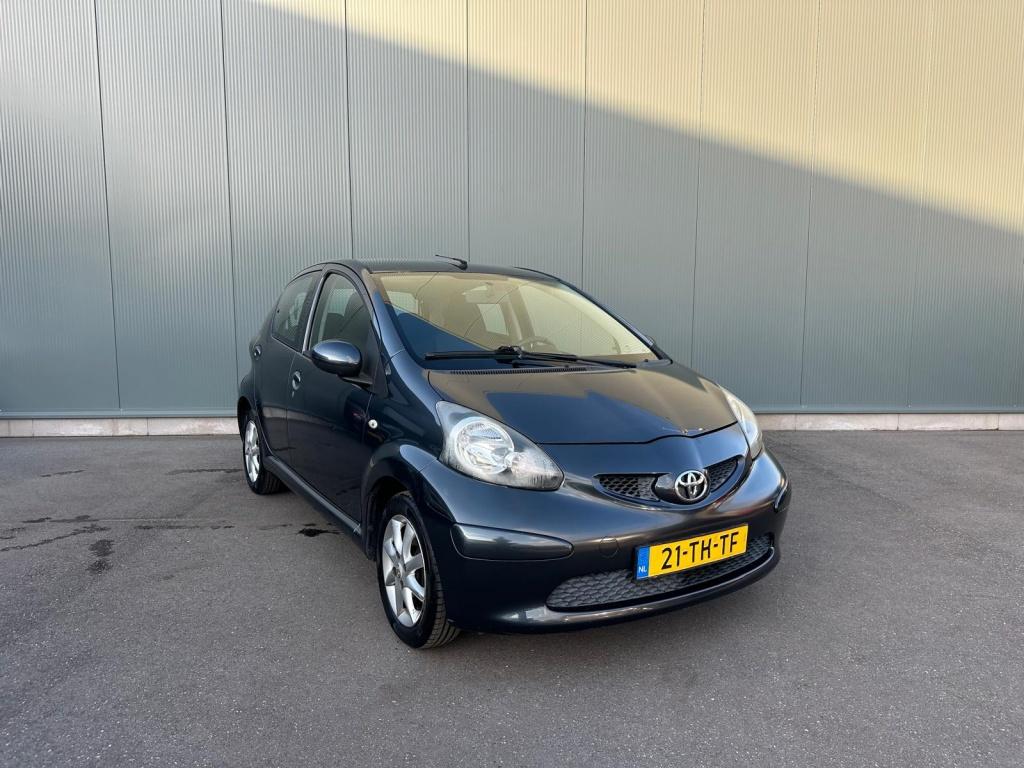 Toyota Aygo 1.0-12V + NIEUWE KOPPELINGSET | AIRCO !, Auto's, Voorwielaandrijving, 4 stoelen, 68 pk, Origineel Nederlands